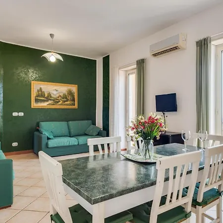 Roomy And Bright With Balconies X6 Apartment